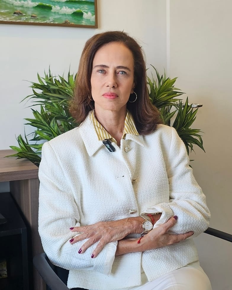 Dra. Marcia Quaresma em seu escritório